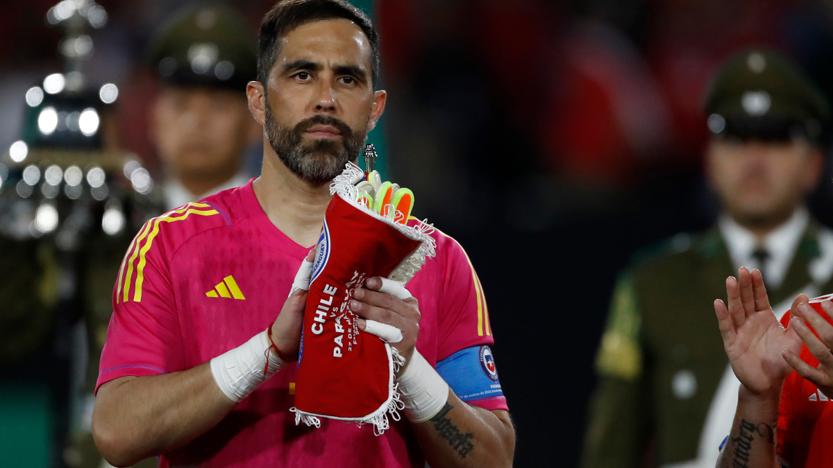 Claudio Bravo recibirá un merecido homenaje alejado de la selección chilena