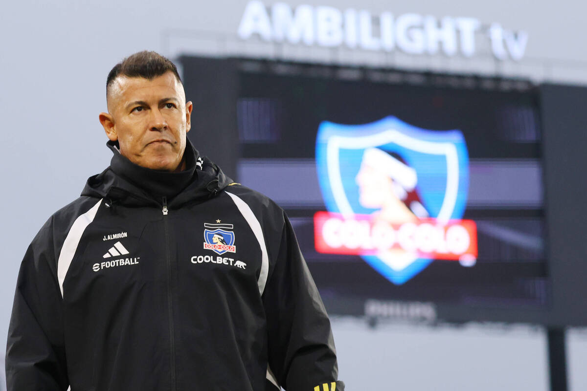 Jorge Almirón defiende a Carlos Palacios y no ve “polémica” en su salida de la Selección Chilena