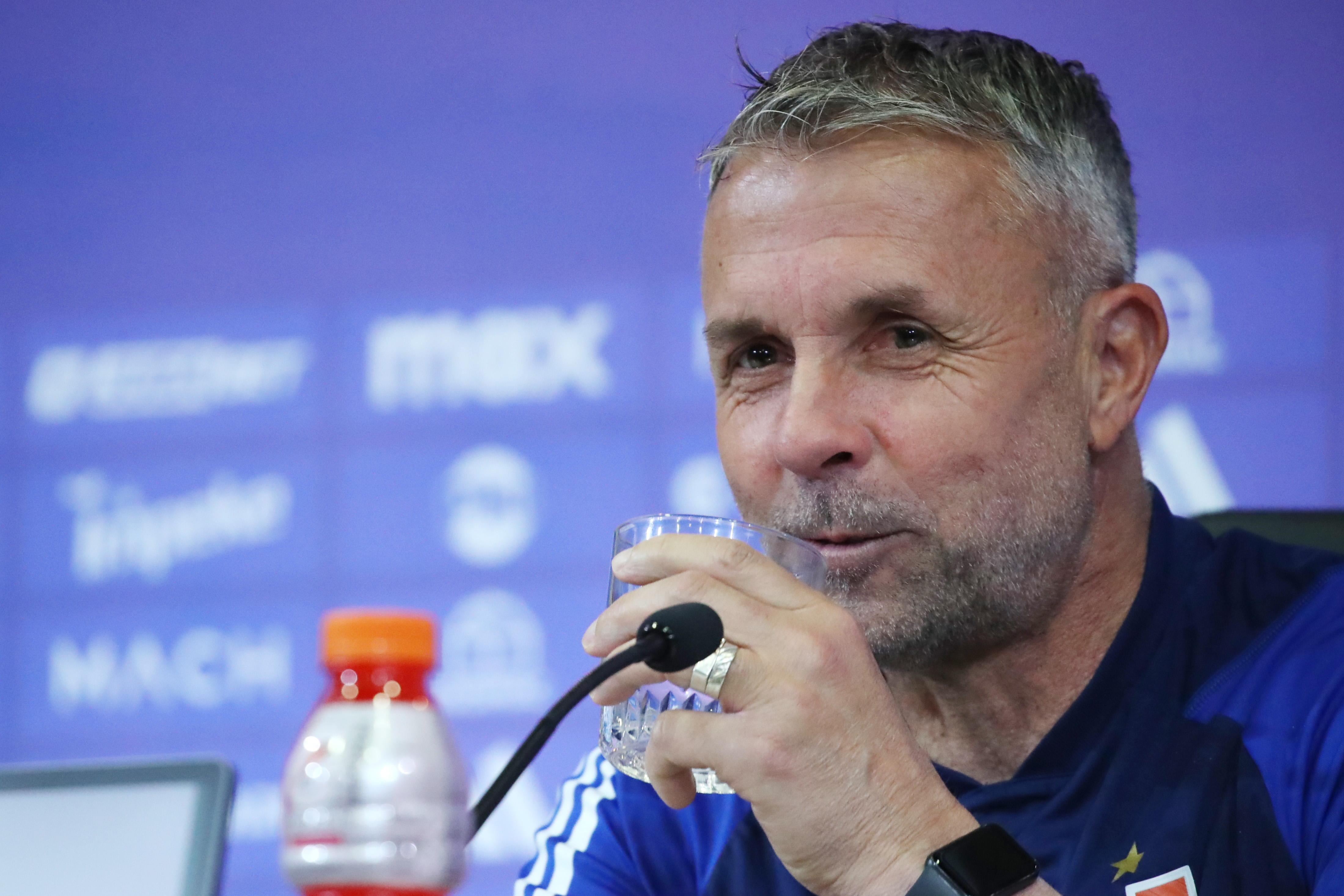 Gustavo Álvarez asegura que en la U no pierden el equilibrio tras quedar segundos en la tabla