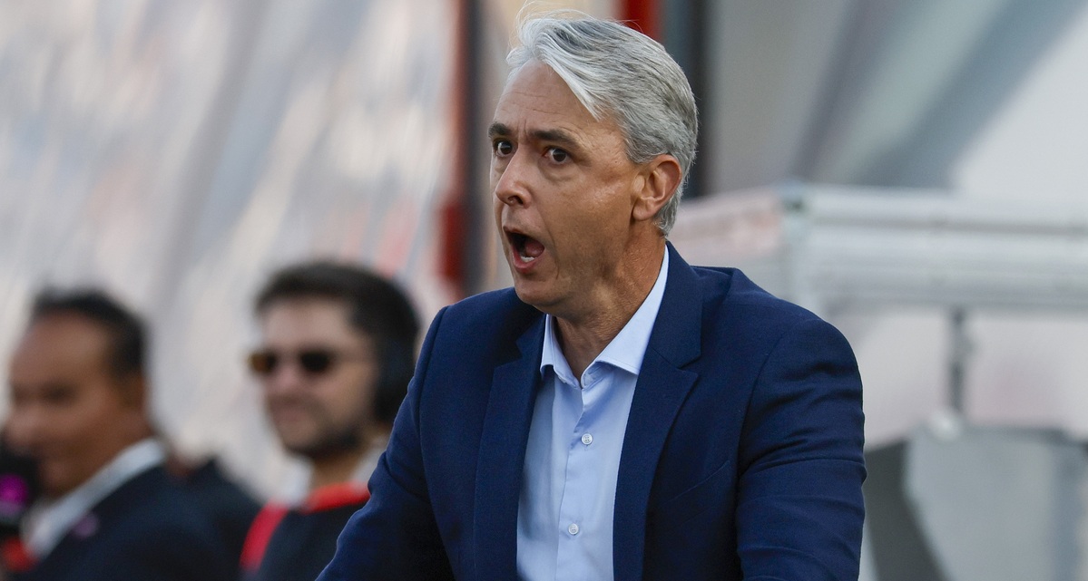 Tiago Nunes lamentó derrota en el clásico universitario y criticó al árbitro