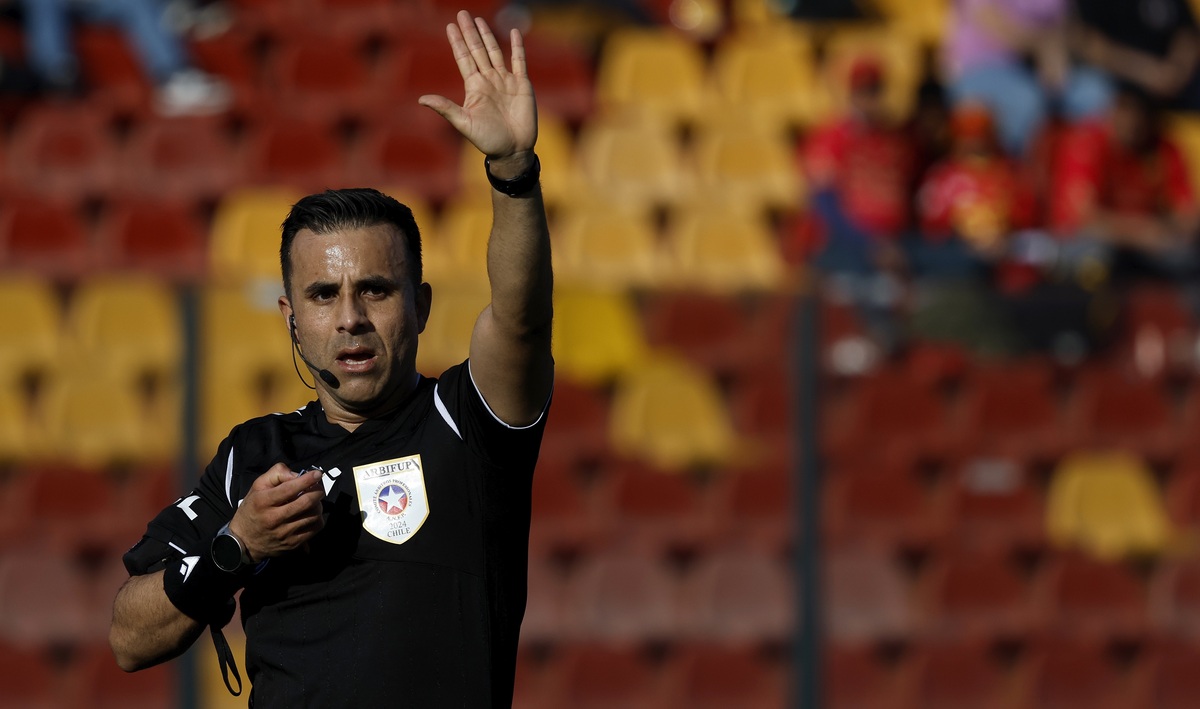 Un árbitro chileno tocará el pitazo que dejará en claro quiénes son los finalistas de la Libertadores
