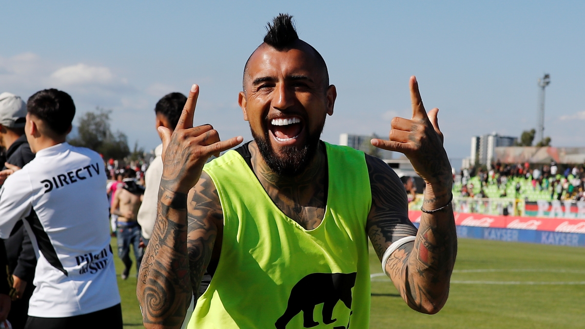 Arturo Vidal votó primera vez y se acordó de la U: “Primero el blanco y segundo el azul”