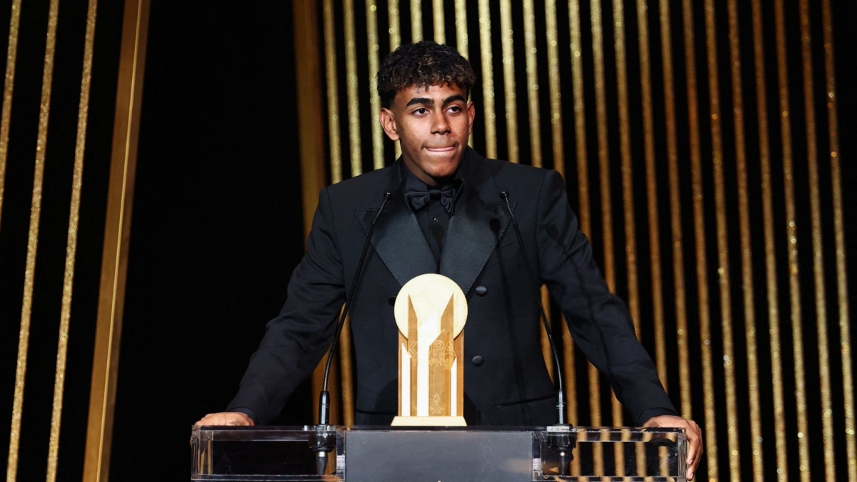 Lamine Yamal recibió el Trofeo Kopa al mejor futbolista menor de 21 años