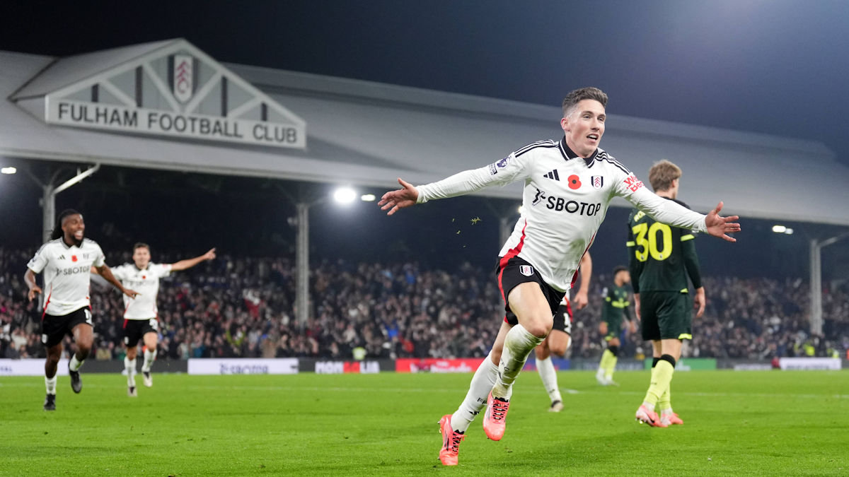 Fulham celebró esforzada remontada ante Brentford en Premier League
