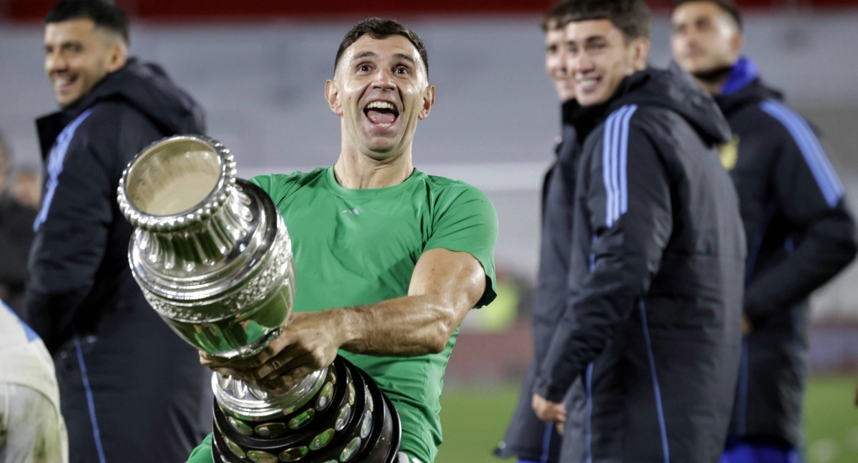 Regresa el “Dibu” Martínez: Lionel Scaloni entregó la nómina de la Selección Argentina para las Clasificatorias