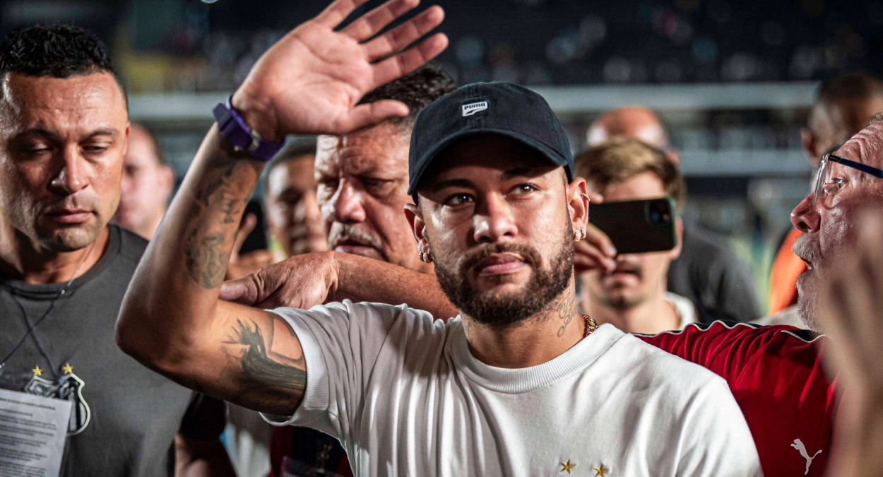 Neymar desatado: Tras la lesión por Al Hilal viaja a Brasil pero no a recuperarse