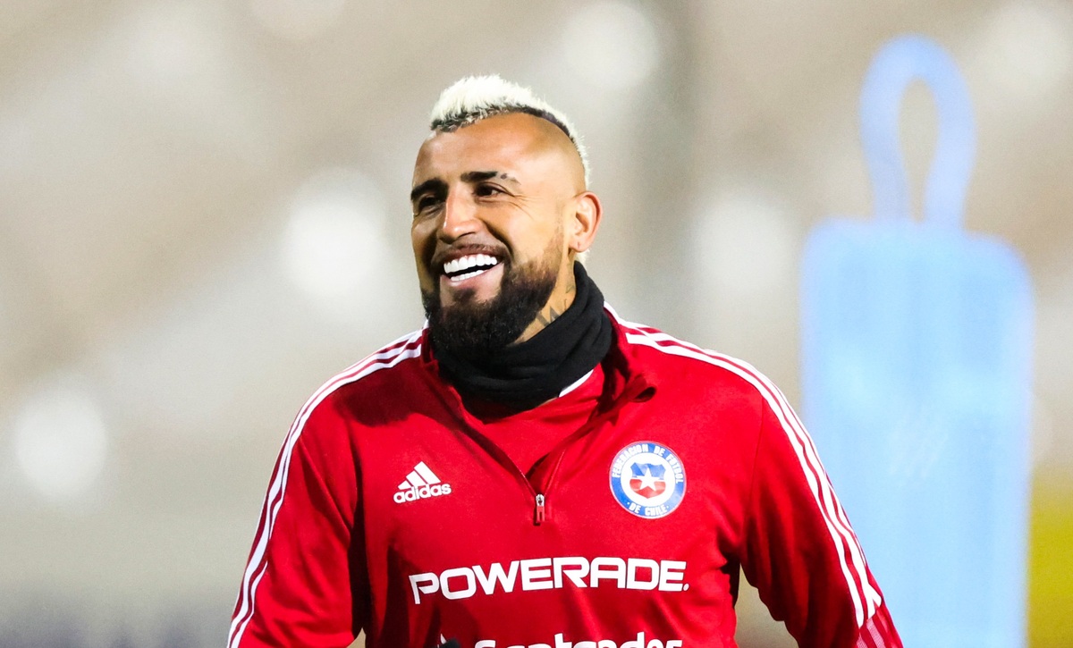 La convocatoria de Arturo Vidal causó sorpresa y fue destacada por la prensa de Perú