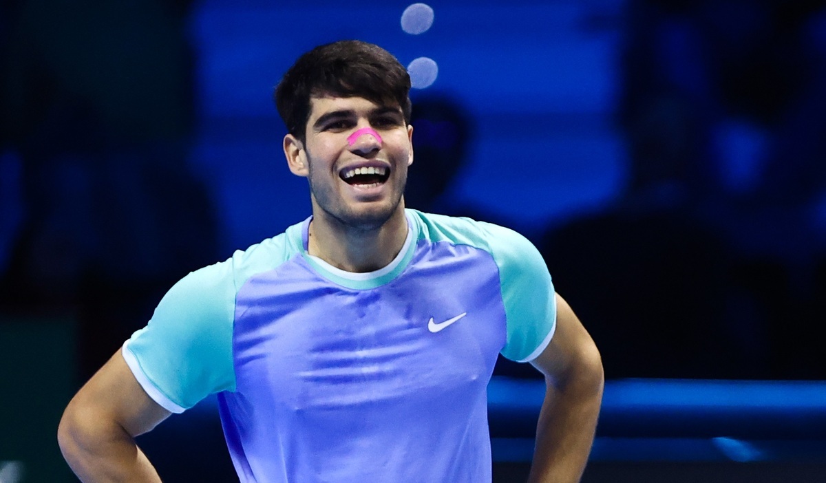 Carlos Alcaraz volvió a sonreír en el torneo de Maestros