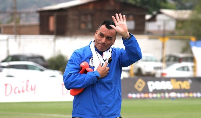 Esteban Paredes dice adiós definitivamente al fútbol