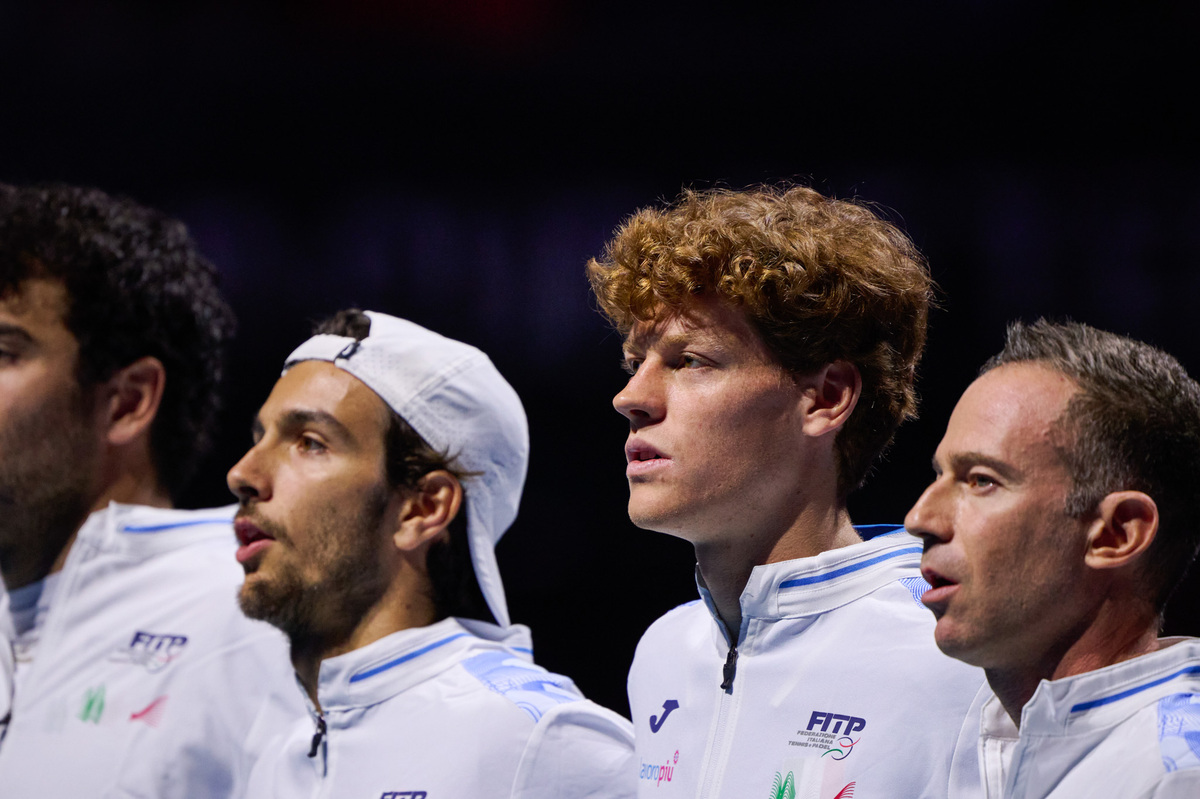 Jannik Sinner encabeza el triunfo de Italia en la Copa Davis