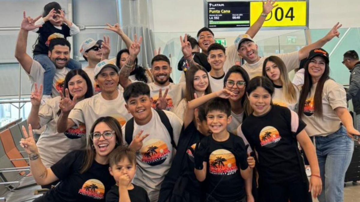 Arriba del avión: Brayan Cortés se fue de vacaciones mientras Colo Colo lucha por retenerlo