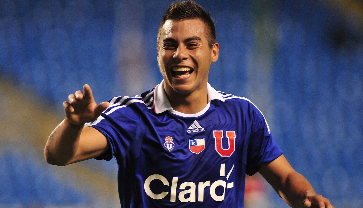 Por ahora no lo verán de Azul: Eduardo Vargas se aleja de la U