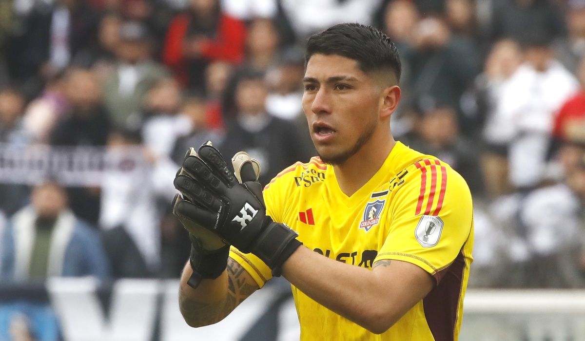Varios nombres en carpeta: Colo Colo busca al que tome los guantes de Brayan Cortés