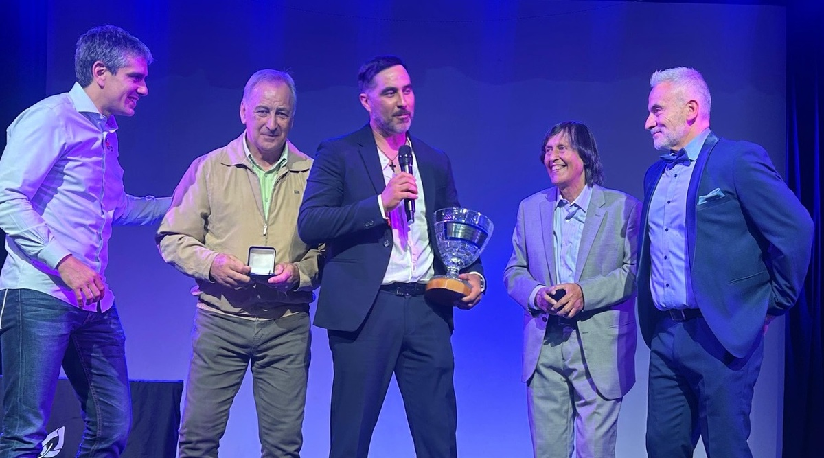 Claudio Bravo recibe importante reconocimiento por parte de la Comuna de La Reina