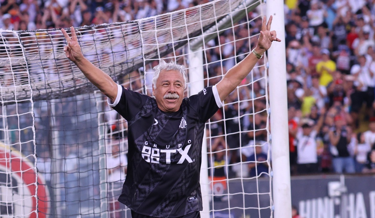 Carlos Caszely dijo quién debe ser el indicado para convencer a Claudio Bravo para jugar en Colo Colo