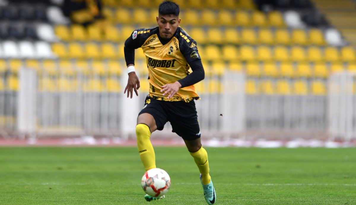 La UC se arma con promisoria figura de Coquimbo Unido