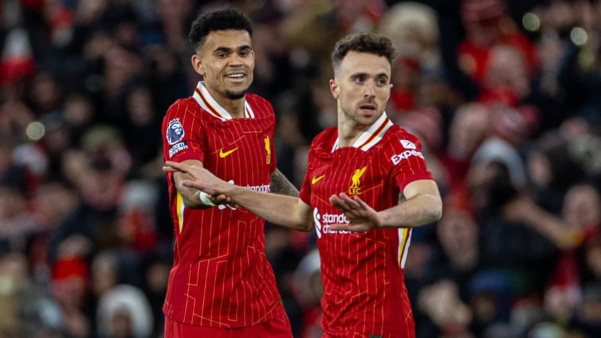 Liverpool rescató un empate contra Fulham pese a las dificultades y sigue escapado