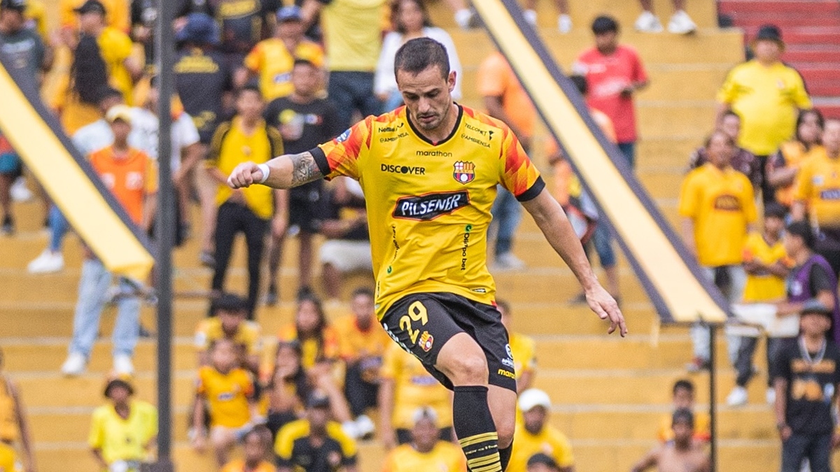 Tensión máxima: Presidente de Barcelona desafió a Octavio Rivero y descartó su llegada a la U