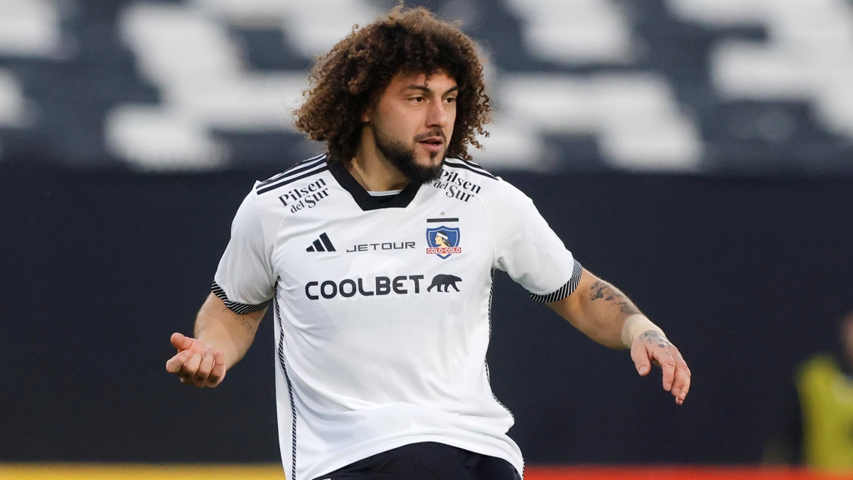 Maximiliano Falcón llegó al hotel de concentración de Colo Colo en Uruguay