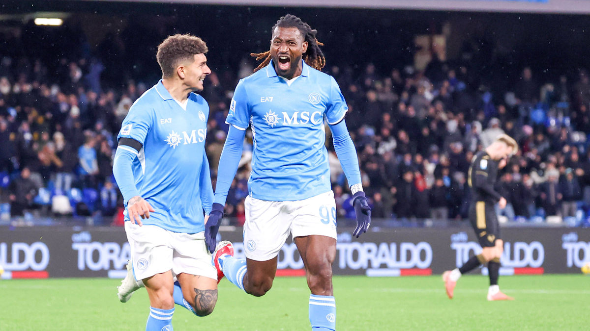 Napoli logra trabajada victoria y sigue en lo más alto de la Serie A italiana