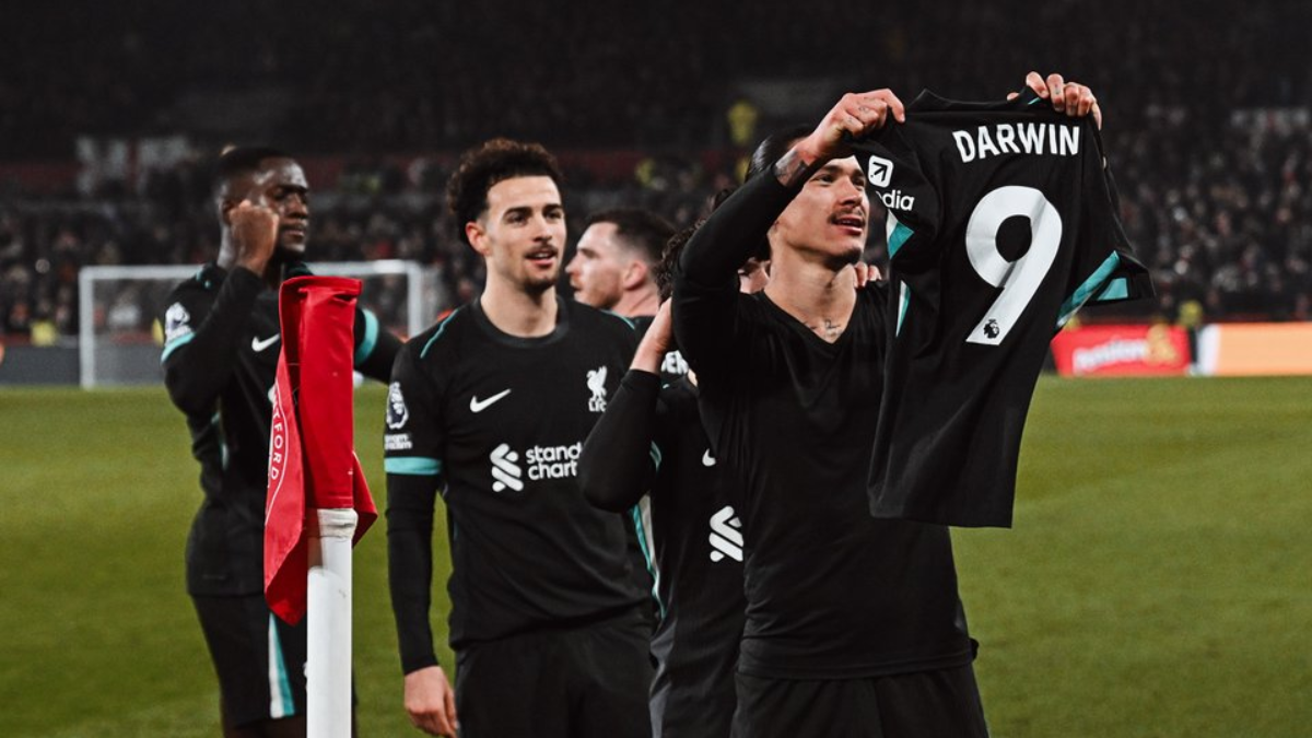 Darwin Núñez le da el triunfo al Liverpool y lo mantiene en lo más alto de la Premier