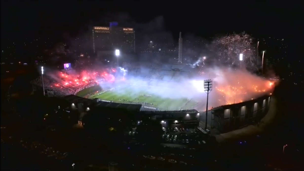 ¿Y cuando en Chile? Imágenes impresionantes del clásico entre Nacional y Peñarol