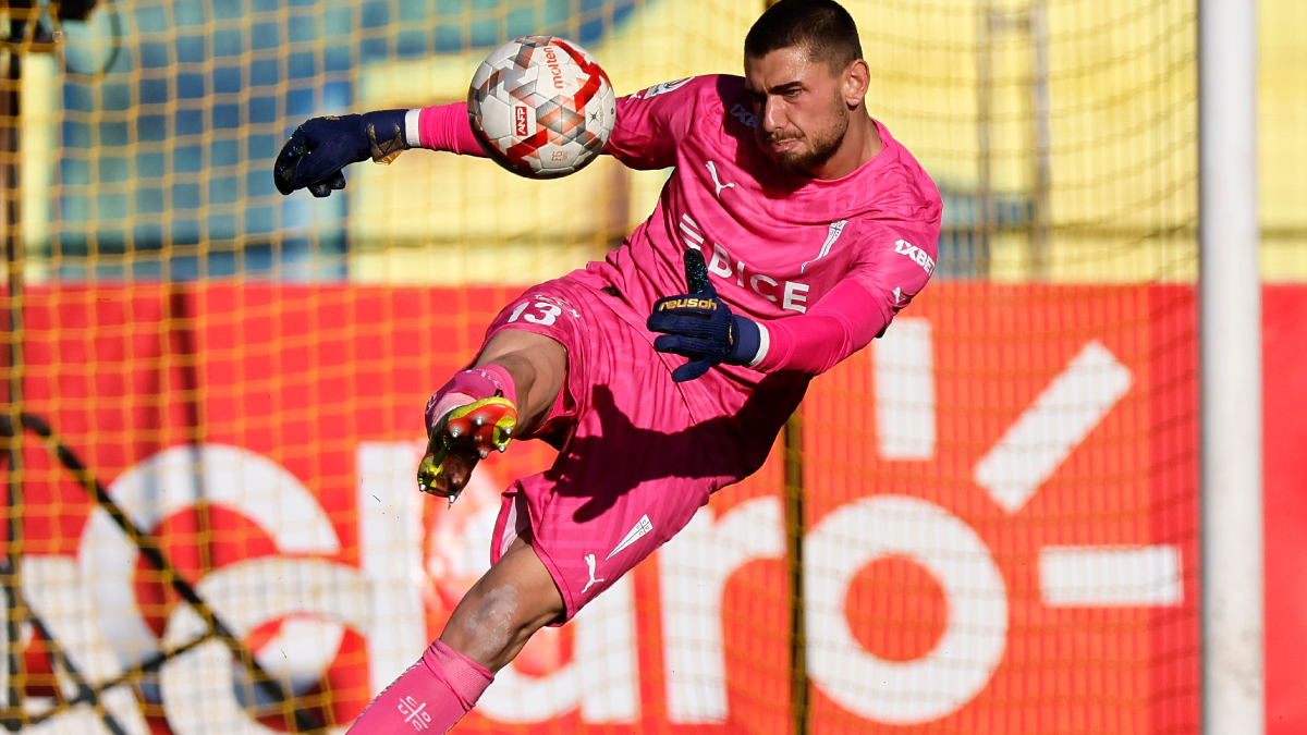 Universidad Católica toma una importante definición respecto al futuro de Thomas Gillier