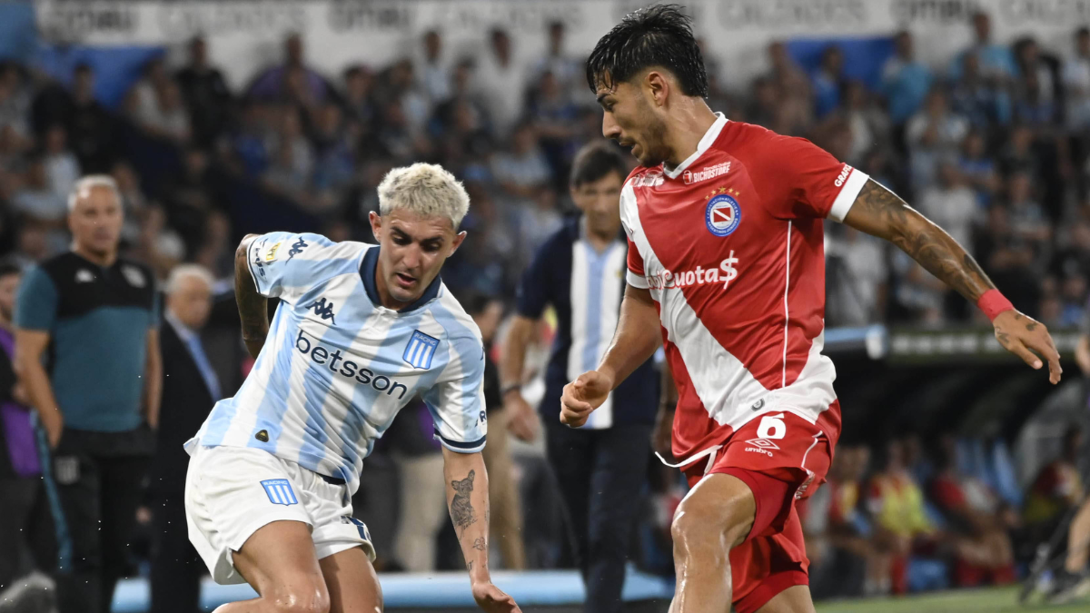 Argentinos Juniors ganaba con comodidad a Racing y terminó sufriendo