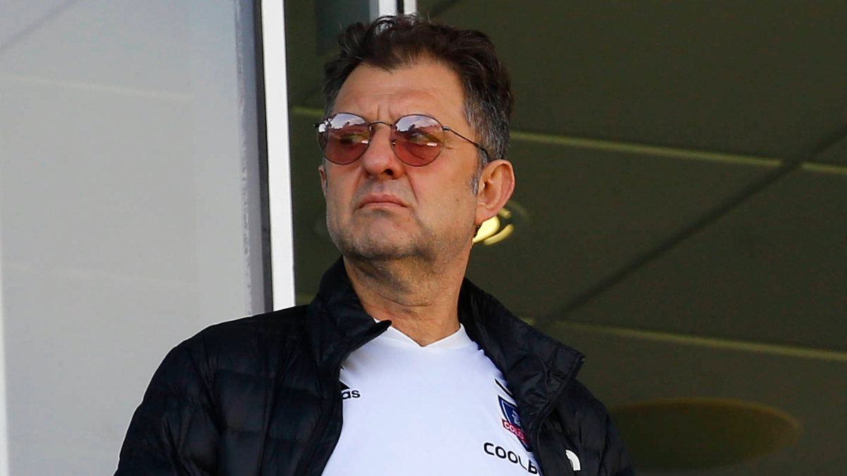 No se mueve de Colo Colo: Aníbal Mosa descartó la salida de un jugador importante