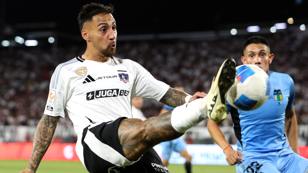 Hinchas de Colo Colo pasaron “del amor al odio” con Javier Correa