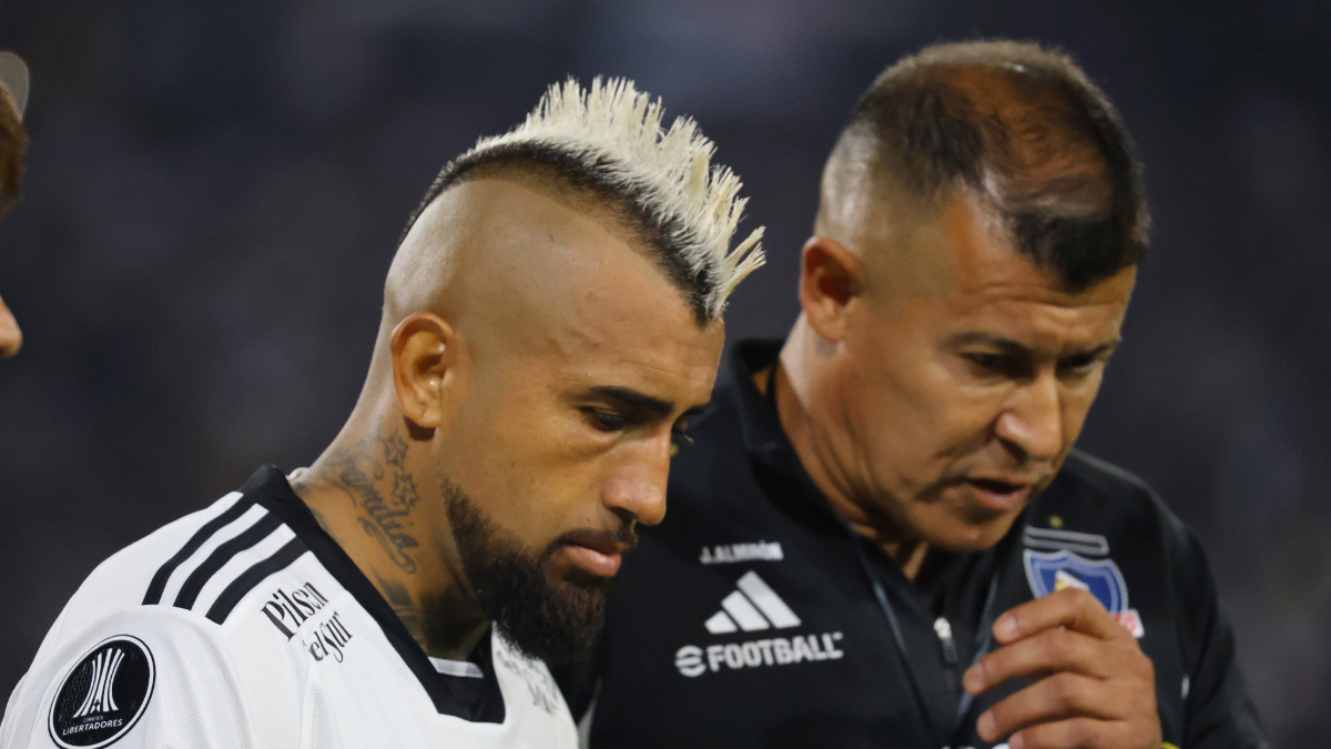Jorge Almirón tomó una importante decisión con Arturo Vidal para enfrentar a Everton
