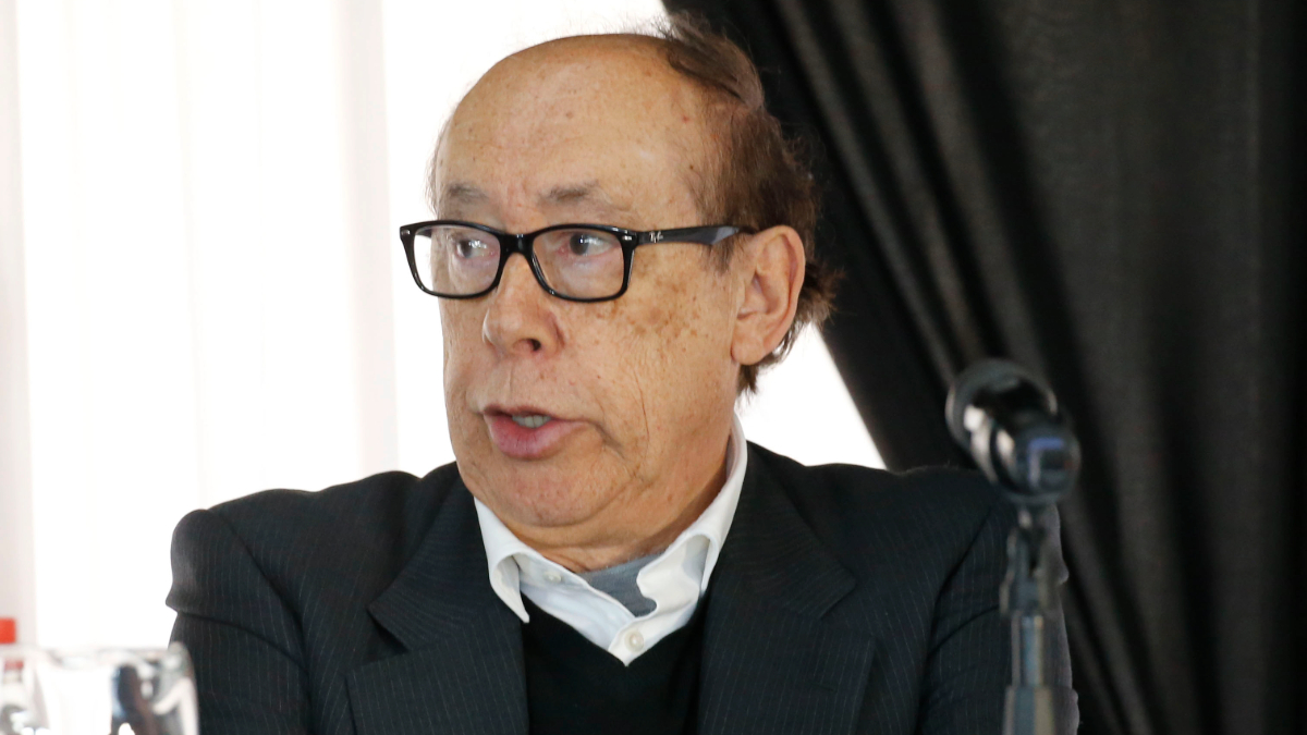 Sigue la polémica: director de Blanco y Negro mandó al oculista a Alfredo Stöhwing