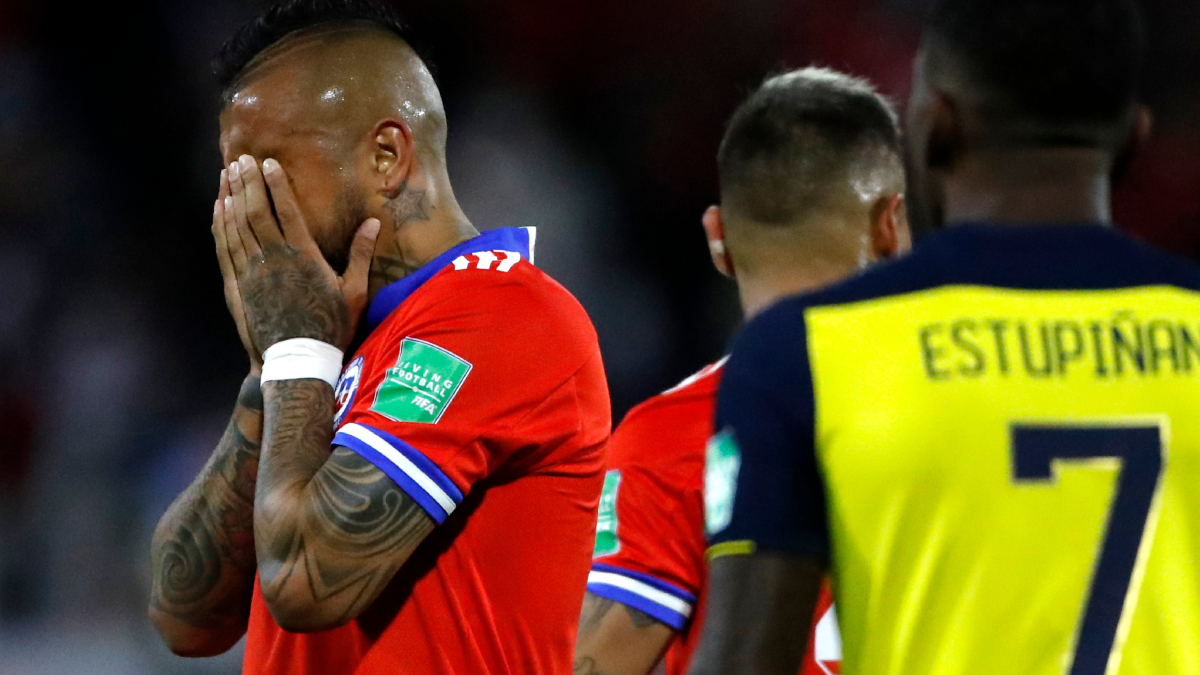 Arturo Vidal y el recuerdo de una expulsión que hundió a Chile ante Ecuador
