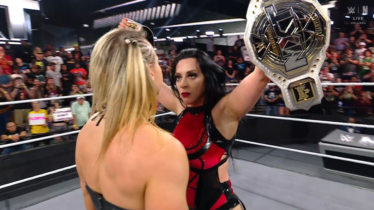 Stephanie Vaquer retiene sus dos títulos en NXT en un logro INÉDITO en WWE