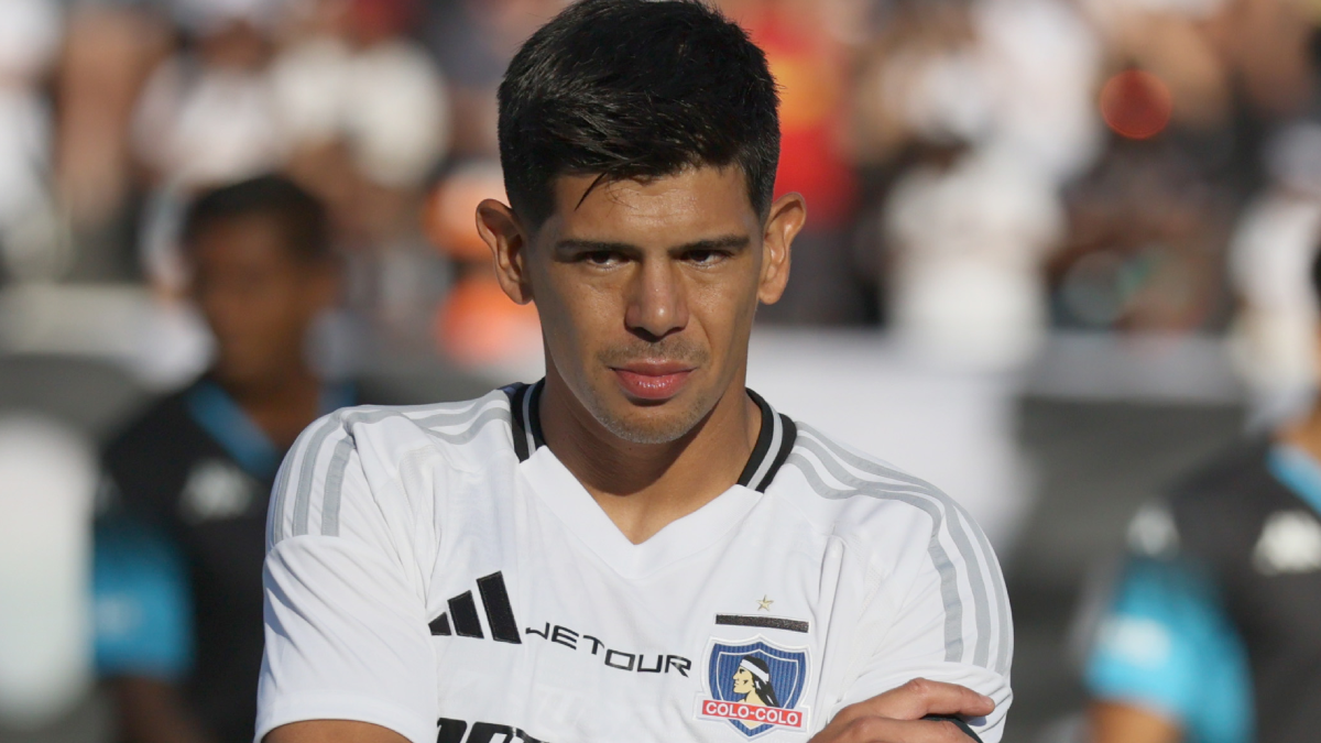 Hinchas de Colo Colo comienzan a perder la paciencia con Esteban Pavez