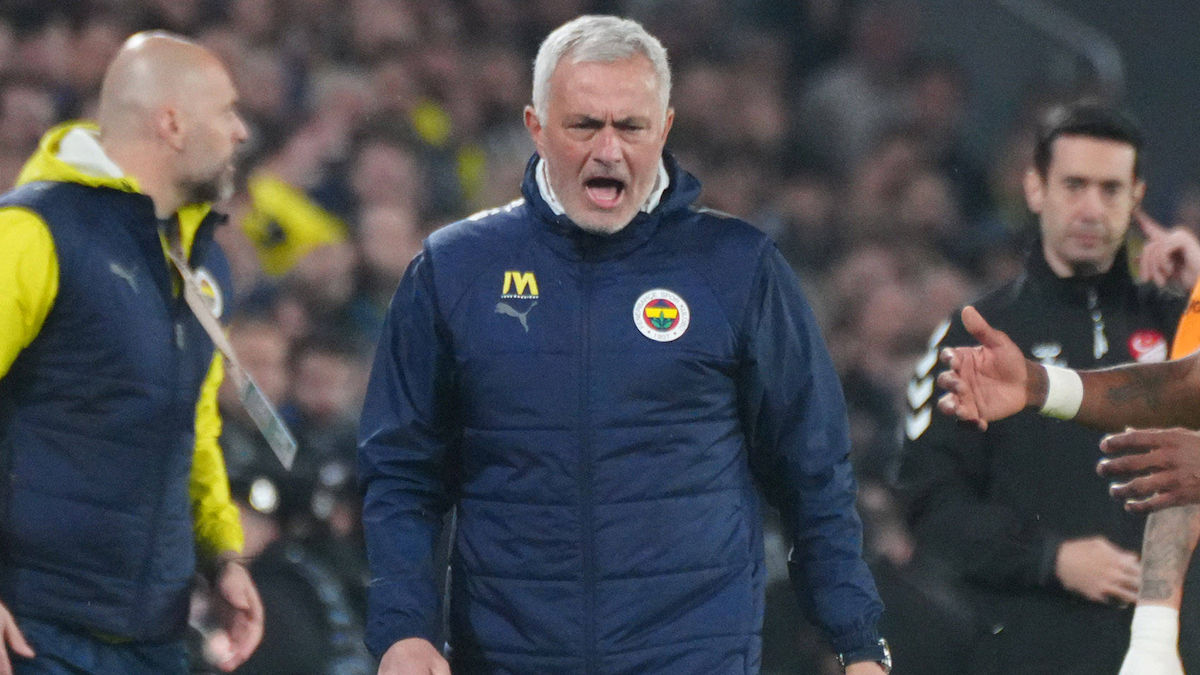 La INSÓLITA agresión de José Mourinho al DT de Galatasaray por la Copa de Turquía