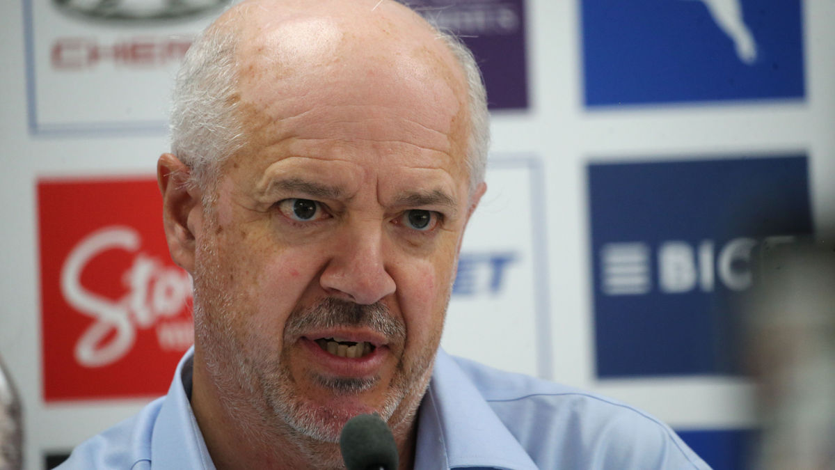 Juan Tagle evade el fracaso de U. Católica en Copa Chile y prefiere descargarse con el arbitraje