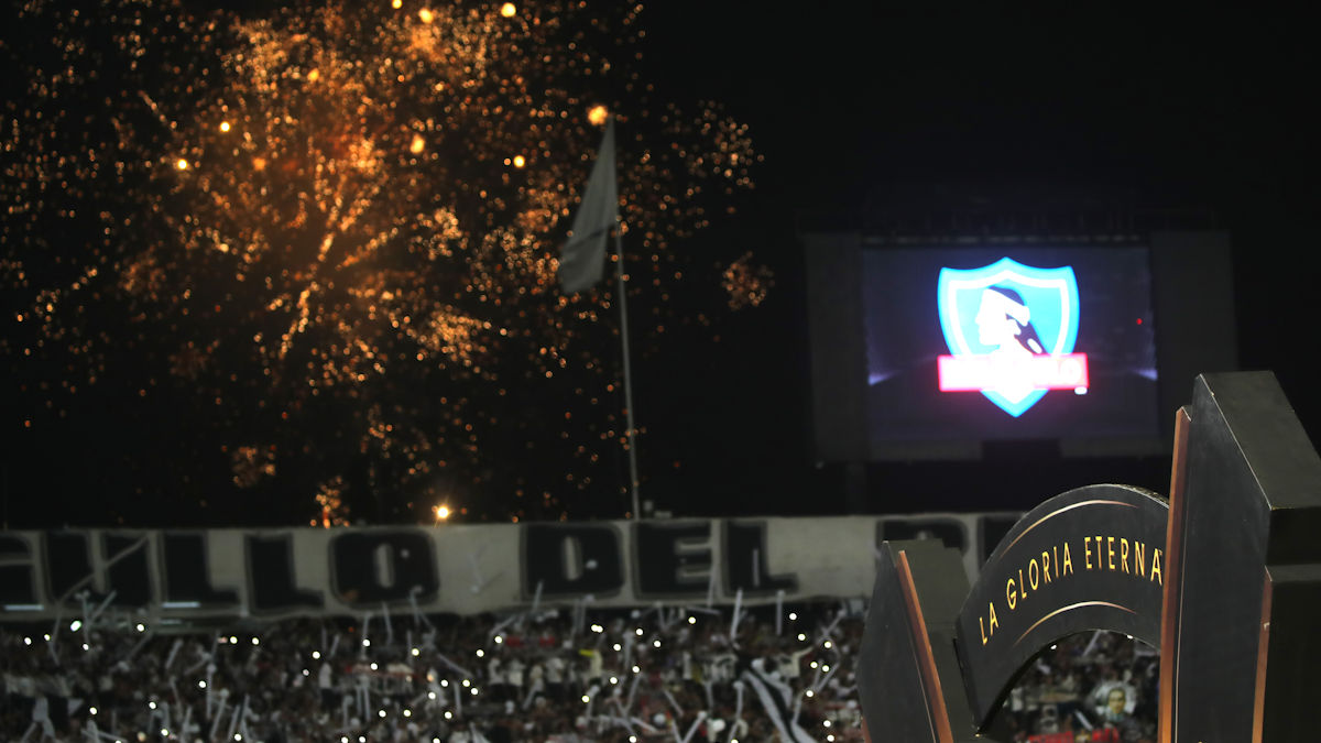 Tragedia: Fallecen dos hinchas de Colo Colo por atropello de carro lanzagases afuera del Estadio Monumental