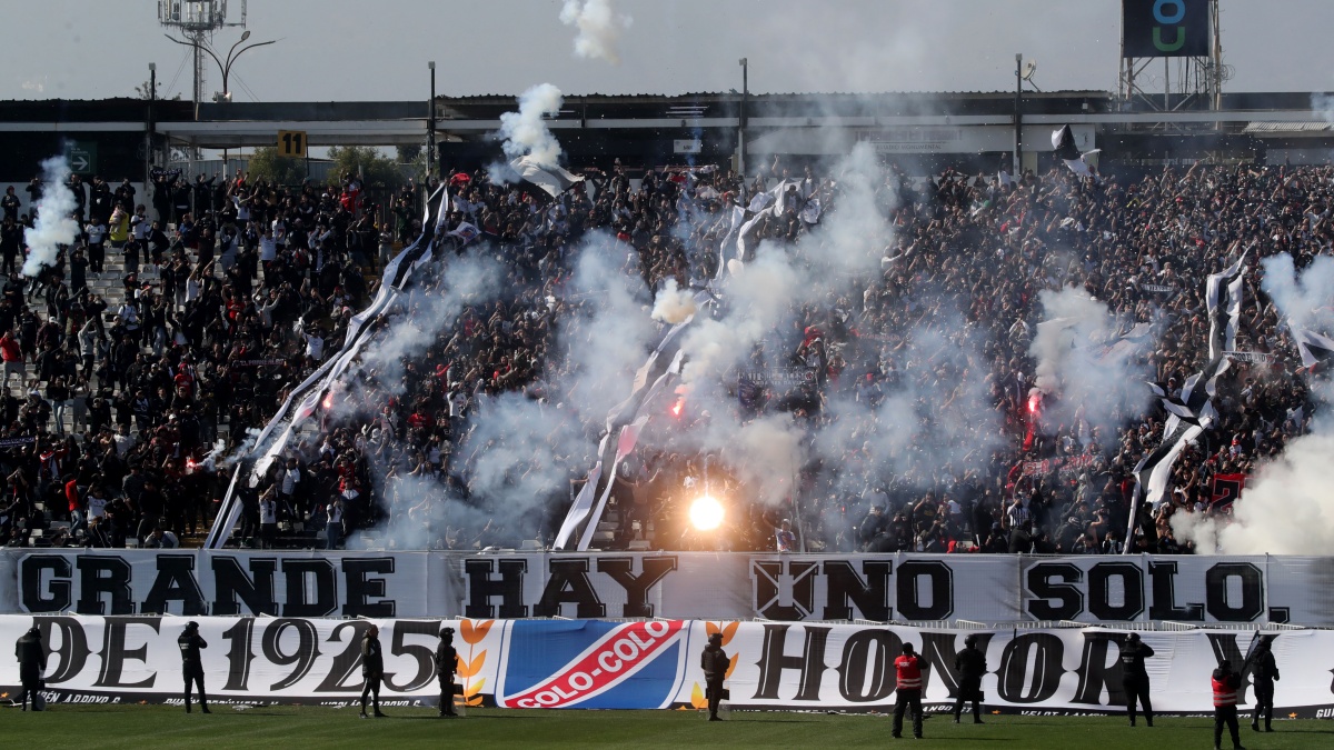 ¿Quién manda en el fútbol chileno? Comisión de Diputados casi le da tribuna a la Garra Blanca