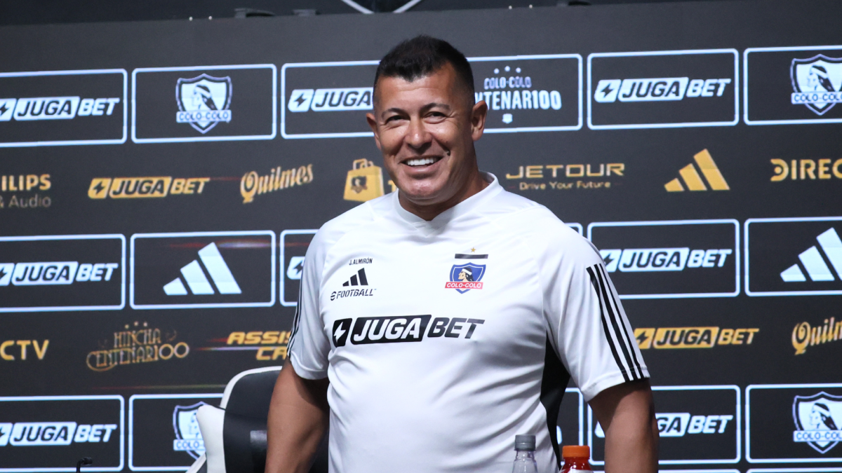 “Un orgullo ser parte de esta familia”: Jorge Almirón saluda a Colo Colo en su Centenario