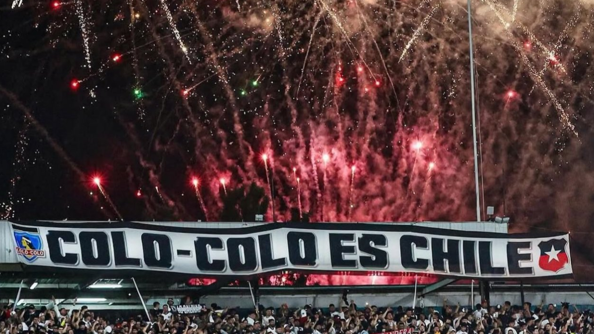 Hinchas de Colo Colo iluminaron los cielos festejando el Centenario