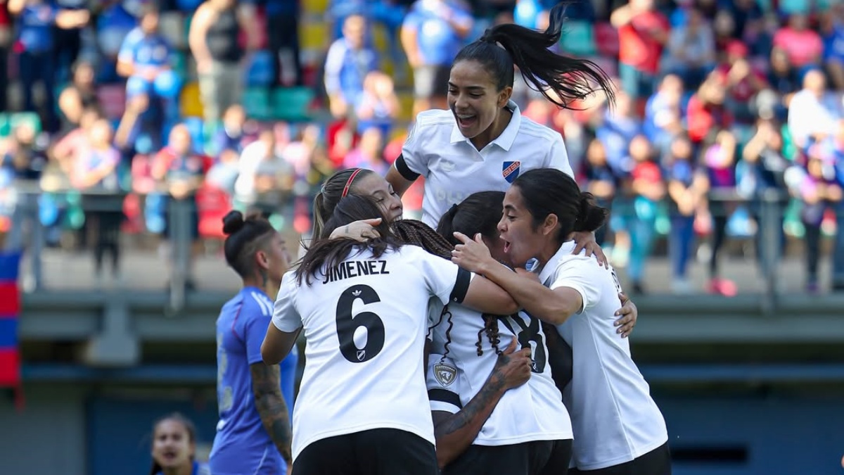 Colo Colo goleó a la U de Chile en el Superclásico Femenino