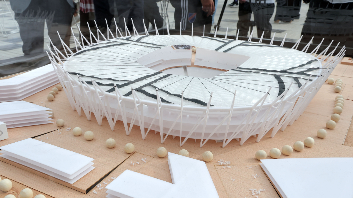 ¿Parar o seguir jugando allí? Jorge Almirón dio su opinión de qué hacer en la construcción del nuevo Monumental