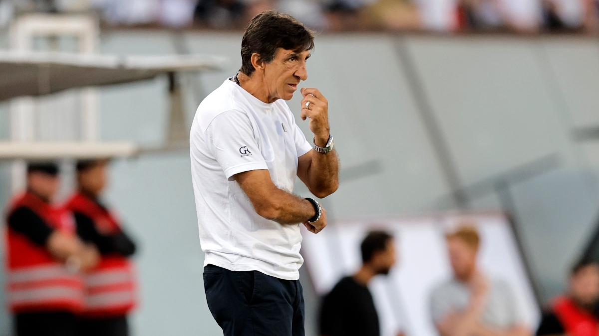 A Gustavo Costas no le importa el fallo de Conmebol contra Colo Colo: “No dependemos de eso”