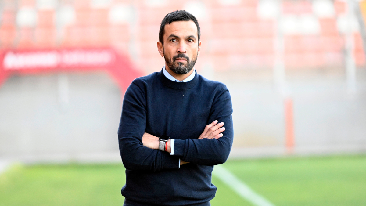 Nuevo despido: entrenador de la Primera B dejó la banca de su equipo