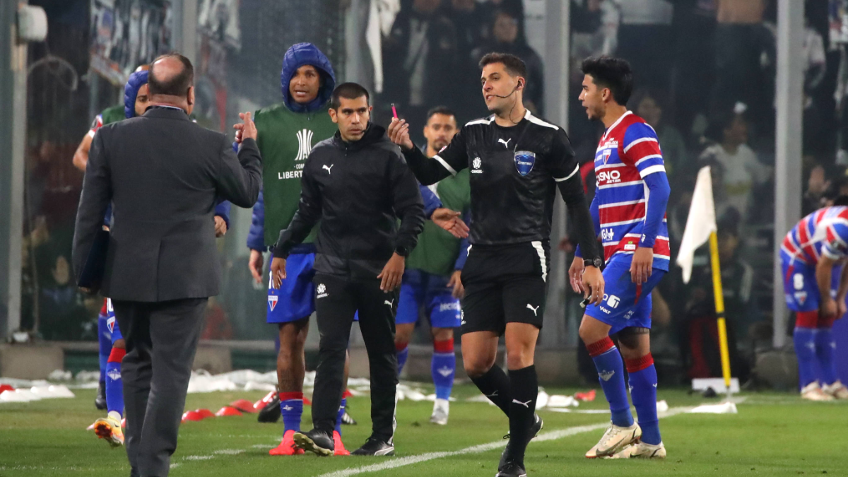 ¿Quién es Gustavo Tejera, el árbitro de Racing vs Colo Colo por la Copa Libertadores 2025?