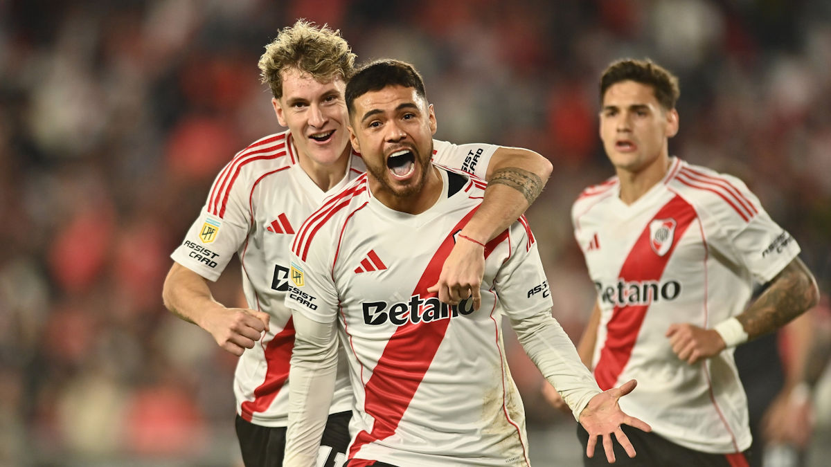 Un brillante Paulo Díaz encamina a River Plate a los cuartos de final del Apertura argentino
