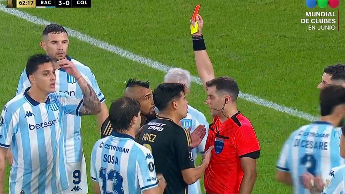 Pagaba buena cuota: Vidal fue expulsado en el Colo Colo vs Racing y se podía apostar en su casa de apuestas