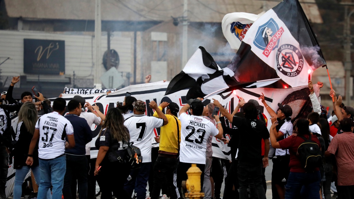 El sorpresivo operativo de Colo Colo para evitar a hinchas y prensa tras papelón en Libertadores