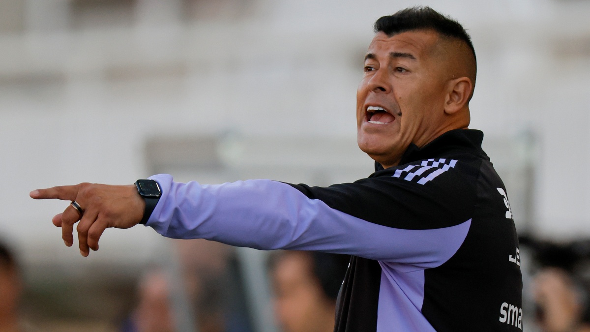 Almirón prueba dos oncenas en Colo Colo y apuesta por juvenil ante Ñublense